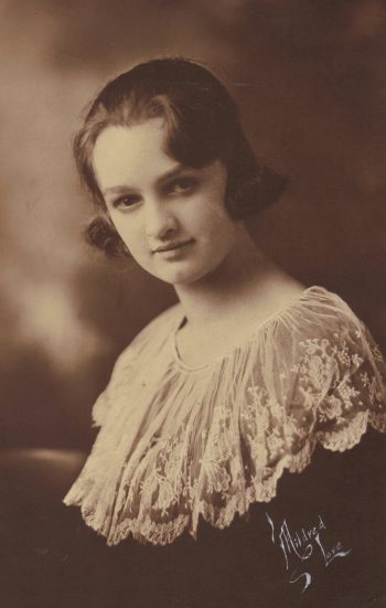 Genealogy Photo of young lady